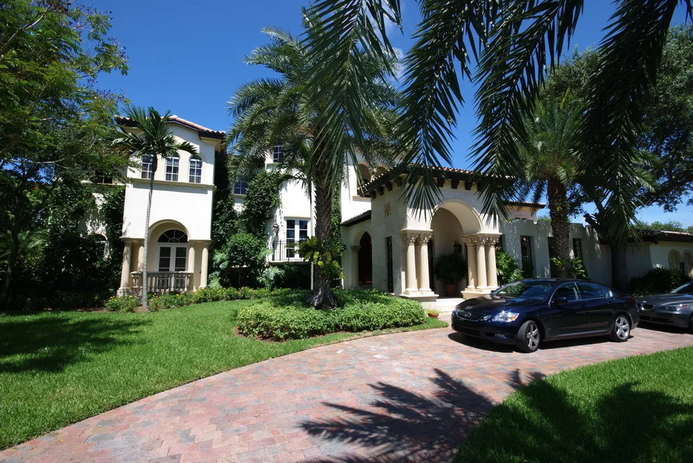 Opulent Property in South Pinecrest by Jorge L. Esteban Architecture & Planning - Photo 2