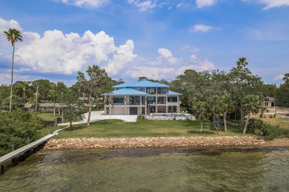 Luxury Home by the Waterfront by Shorelines Design Group - Photo 16