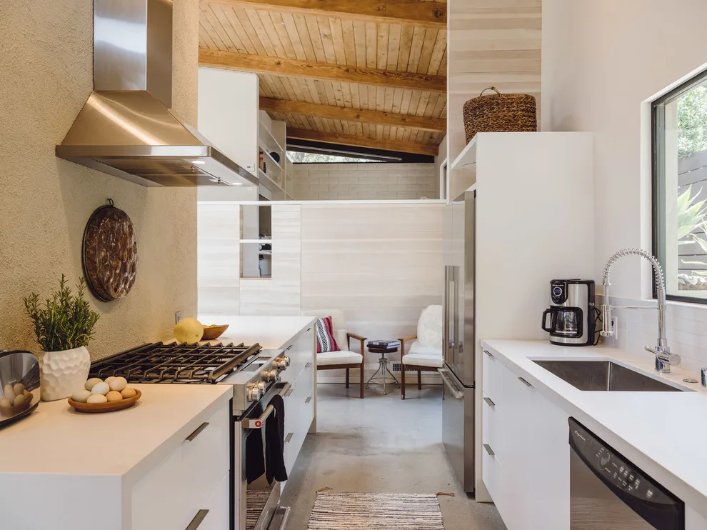 Waveview, Topanga, California by GLYNNdesignbuild - Photo 16