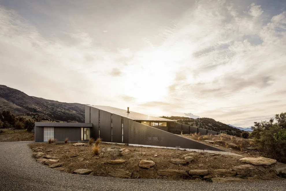 Inclined Home by Actual Architecture Company - Photo 10