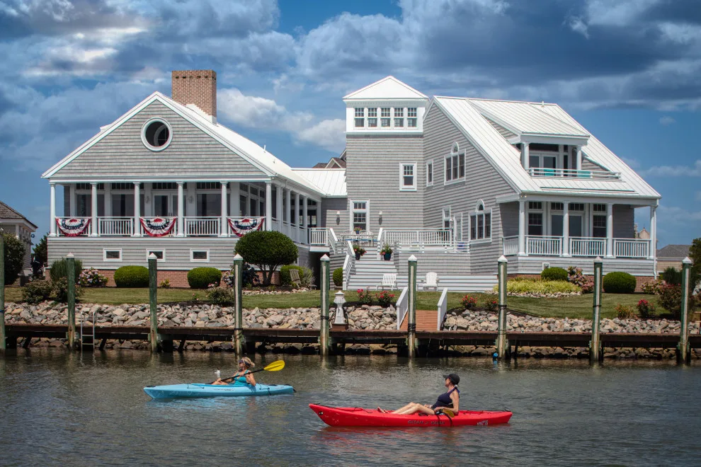 Waterside Coastal Home by David D. Quillin Architecture - Photo 2