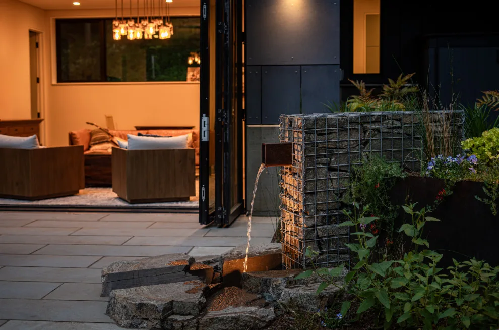 Woodside Home by Holder Parlette Architecture + Landscapes - Photo 3