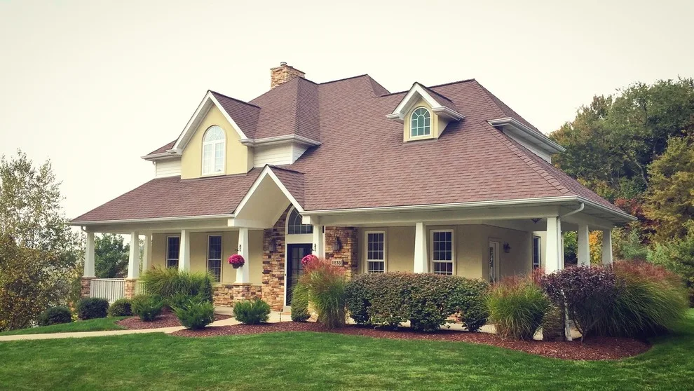 Surrounding Veranda by Green Team Design, Inc. - Photo 2