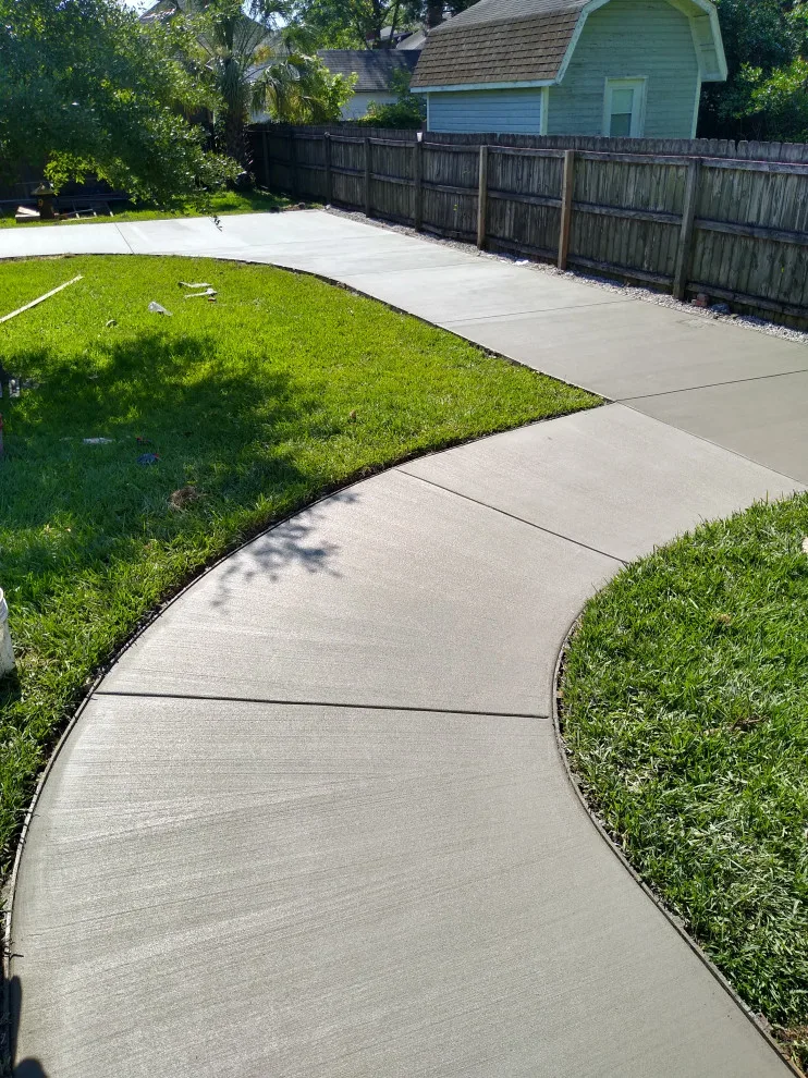 level surface illumination broom finish by R & B Concrete Co. - Photo 4