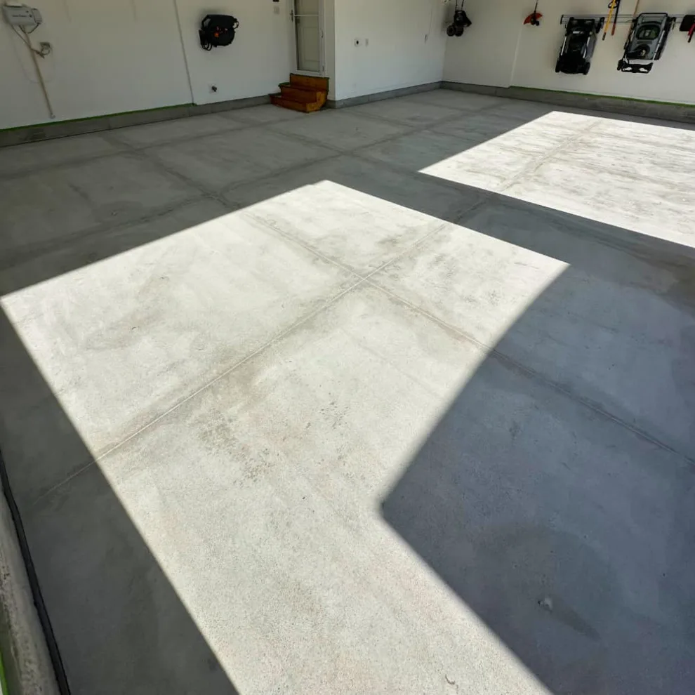 Omaha Concrete Floor Coating | Sturdy Grey Finish with Flakes by ConcreteAid - Photo 4