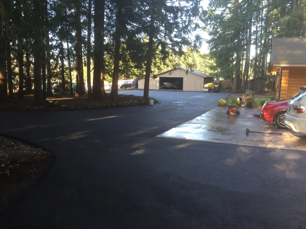 Premier Paving And Sealcoat LLC - Photo 13