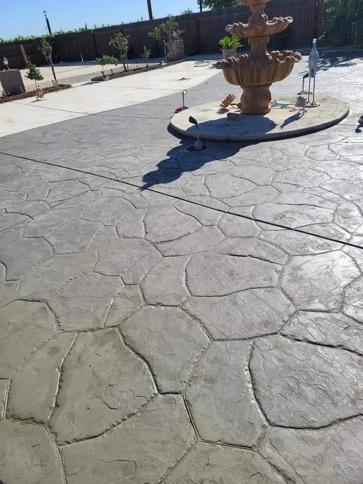 Textured Concrete Outdoor Space by Alvizar Juan Salvador Garcia - Photo 2
