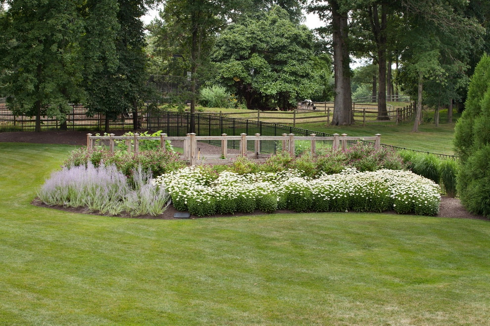 Contemporary Inspiration by SURROUNDS Landscape Architecture + Construction - Photo 18