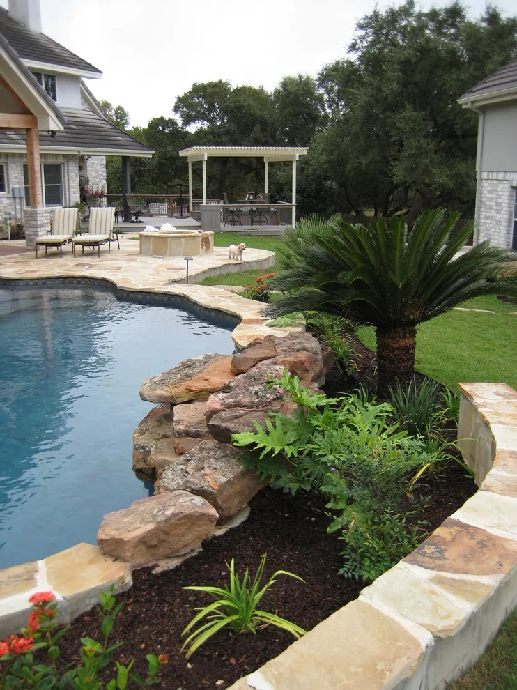 Home Putting Green and Swimming Pool by Marula Landscape & Design - Photo 10