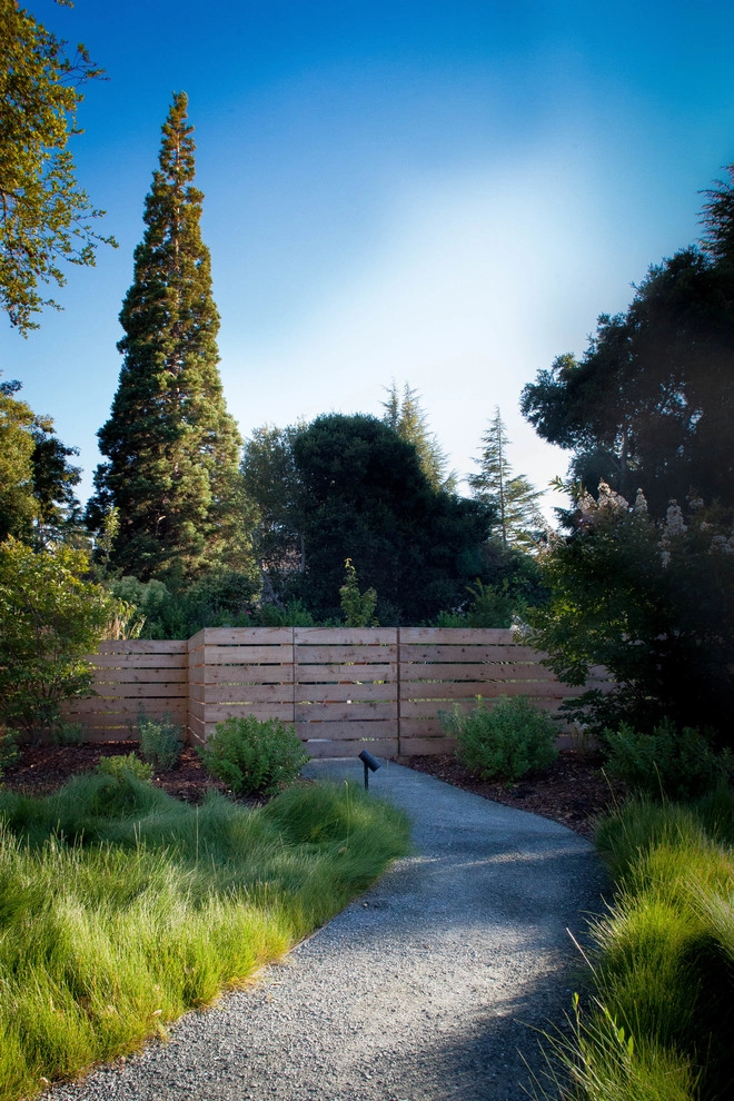 Modern Farmhouse by Terra Ferma Landscapes - Photo 4