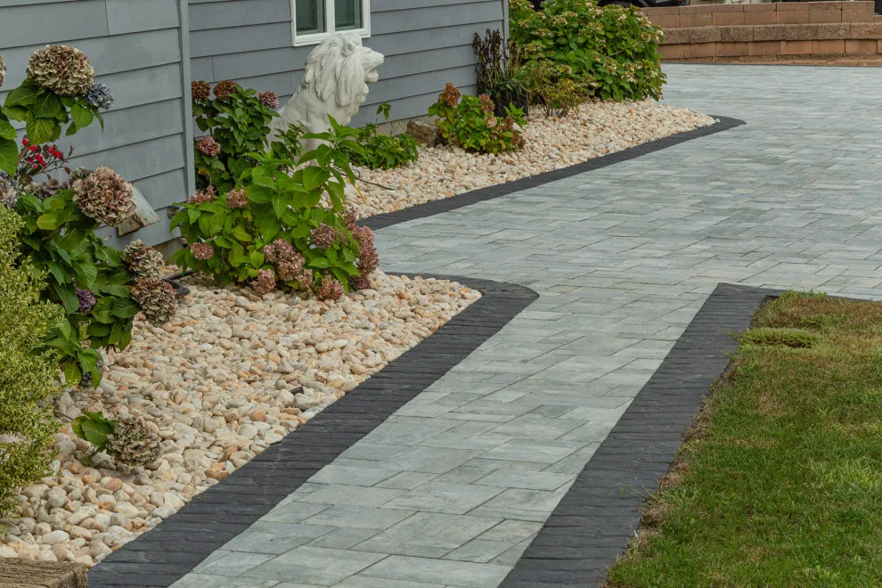 Waterside backyard retreat by Cambridge Pavingstones With ArmorTec - Photo 4