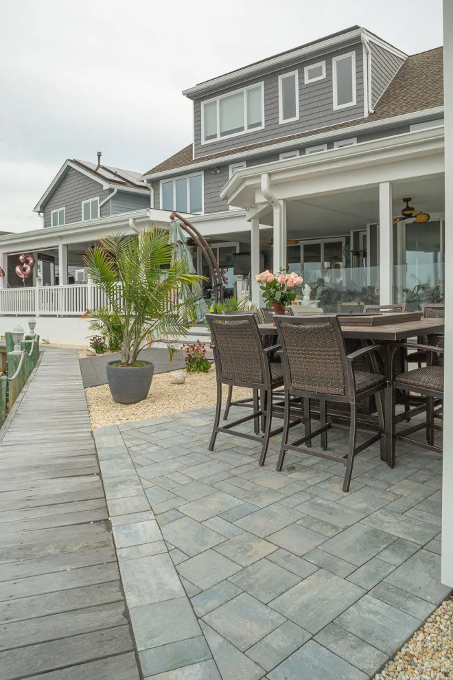 Waterside backyard retreat by Cambridge Pavingstones With ArmorTec - Photo 5