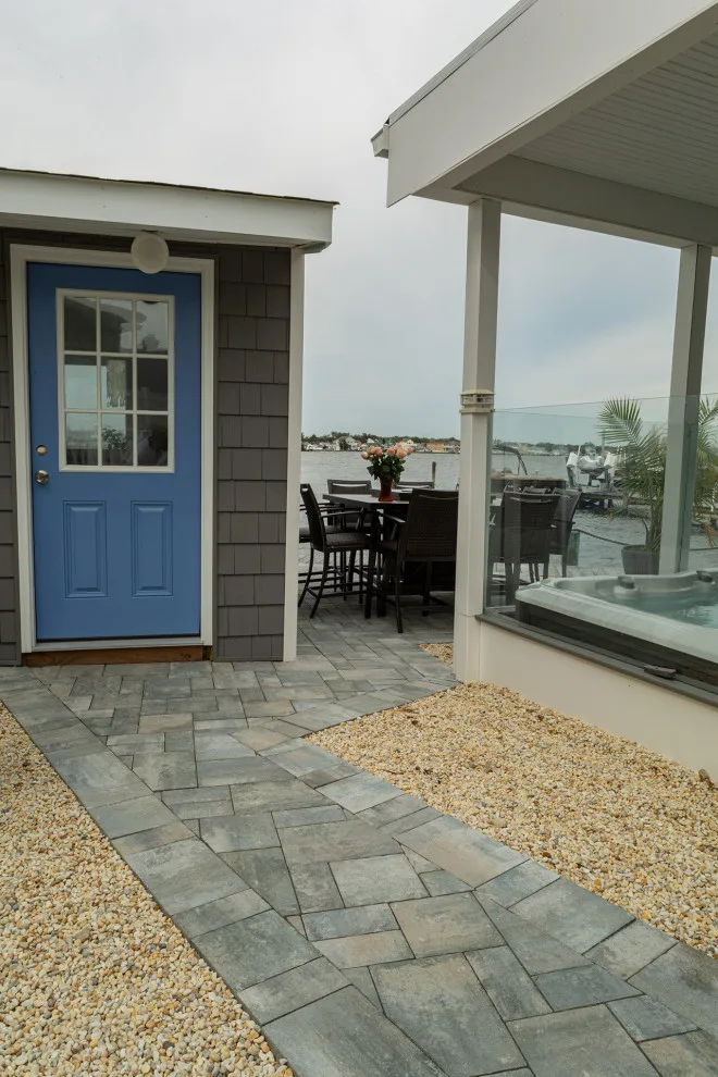 Waterside backyard retreat by Cambridge Pavingstones With ArmorTec - Photo 3