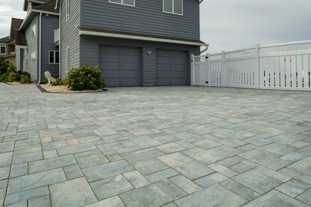 Waterside backyard retreat by Cambridge Pavingstones With ArmorTec - Photo 6