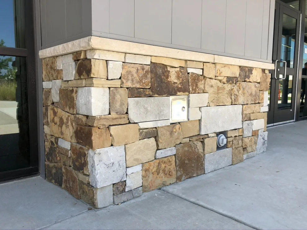ROBLE HIGH SCHOOL CASA by Kő Natural Stone - Photo 8