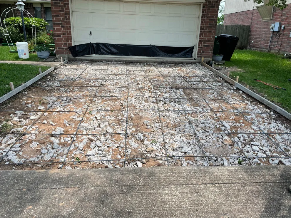 Entryway by Flores Concrete - Photo 18