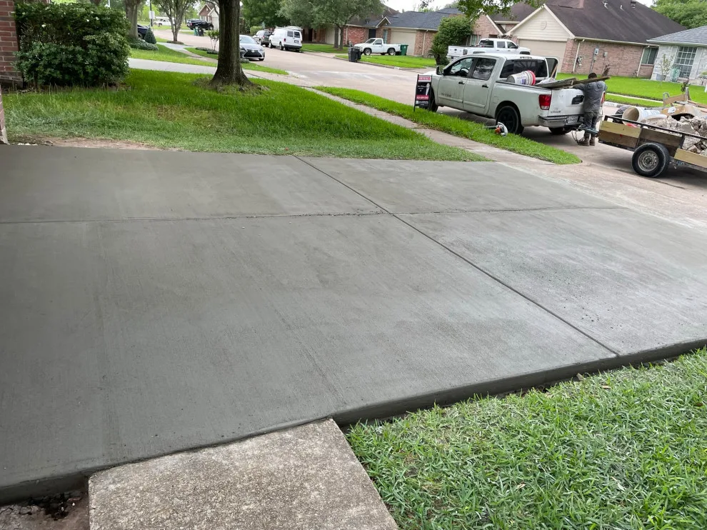 Entryway by Flores Concrete - Photo 26