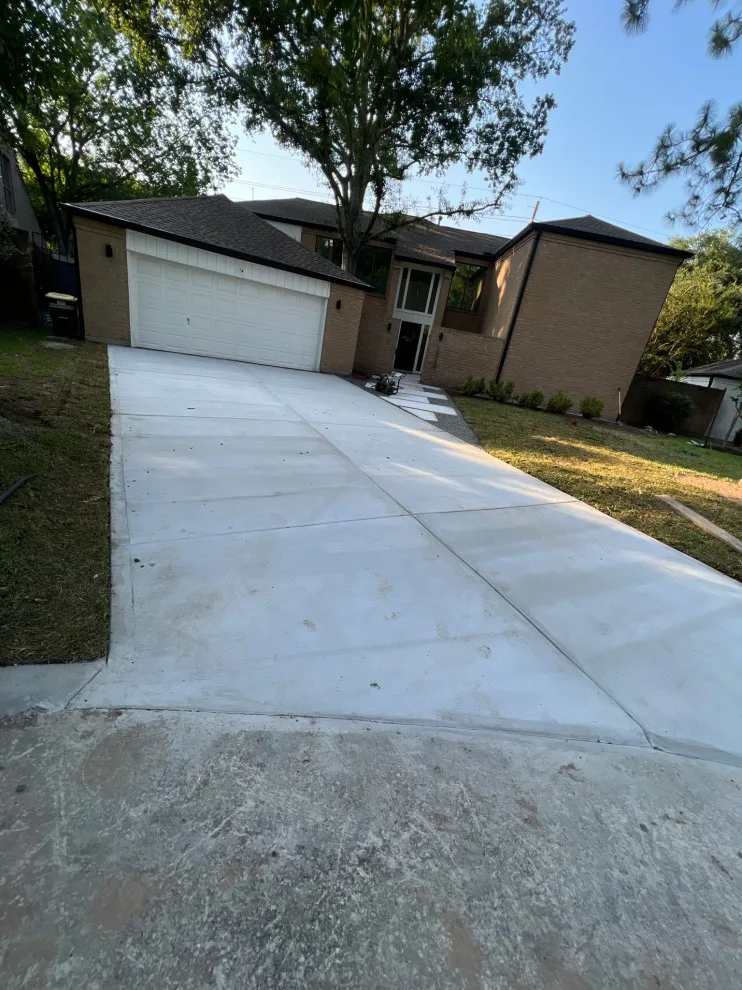 Entryway by Flores Concrete - Photo 40