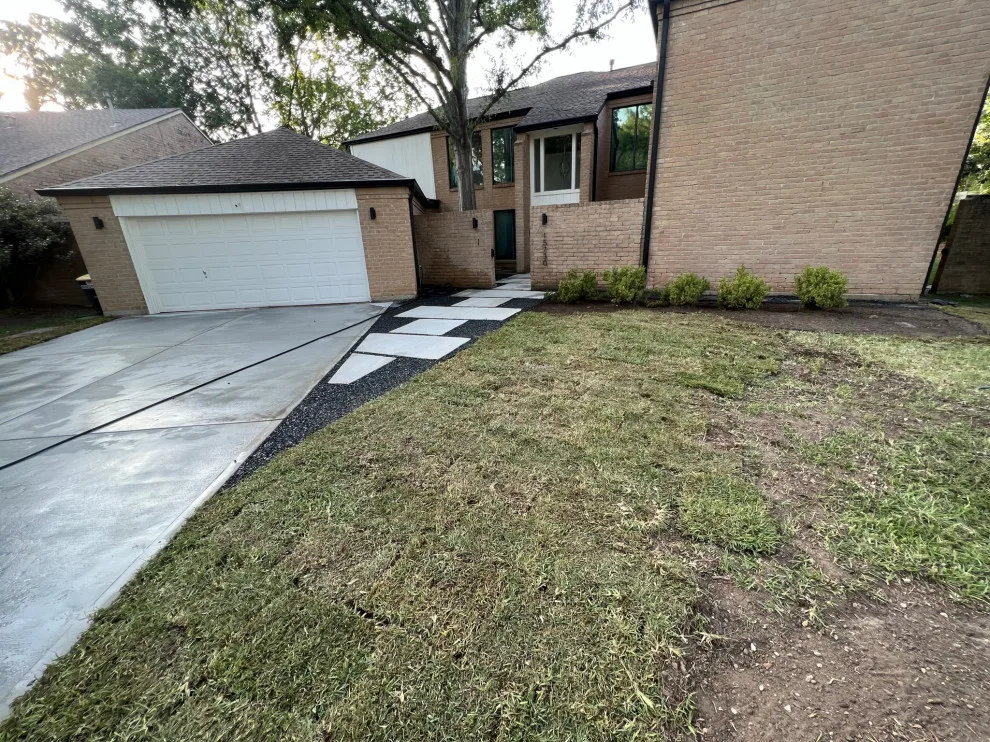 Entryway by Flores Concrete - Photo 4