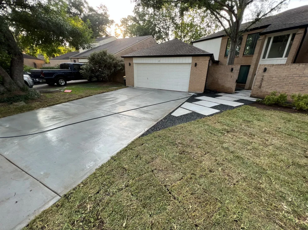 Entryway by Flores Concrete - Photo 31