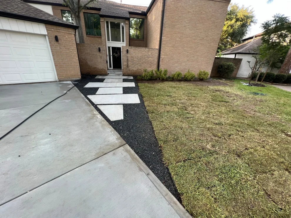Entryway by Flores Concrete - Photo 14