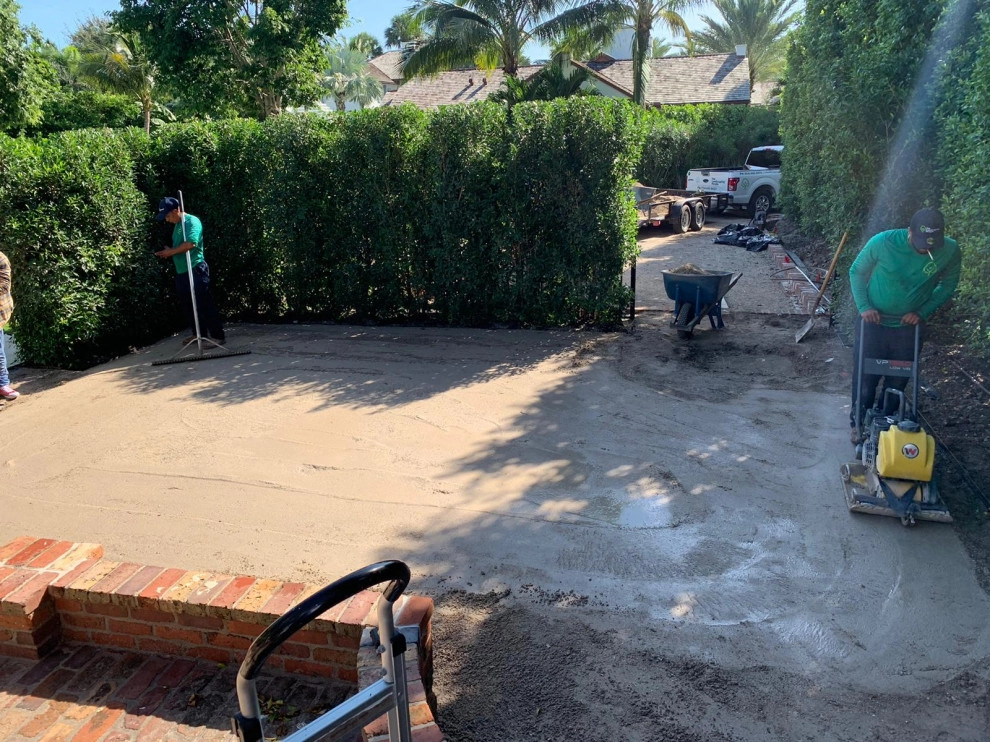 PUTTING GREEN WITH ARTIFICIAL TURF by The Landscaping People, Inc. - Photo 11