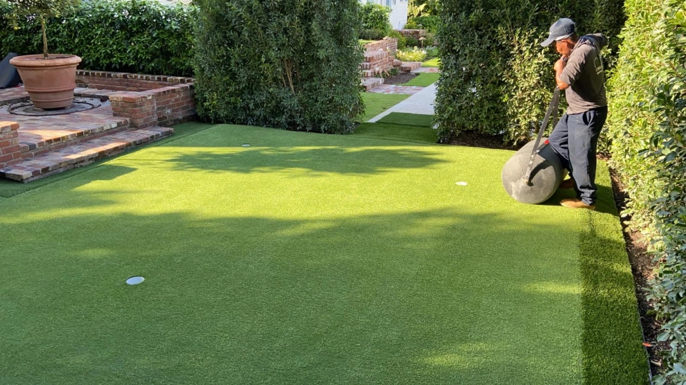 PUTTING GREEN WITH ARTIFICIAL TURF by The Landscaping People, Inc. - Photo 8