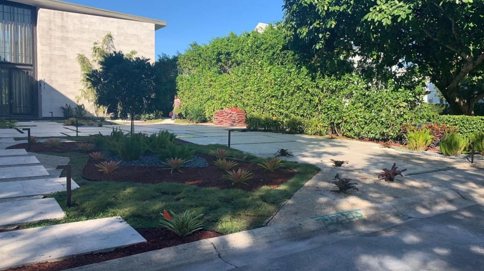 BAYPOINT House - Frontyard by The Landscaping People, Inc. - Photo 9