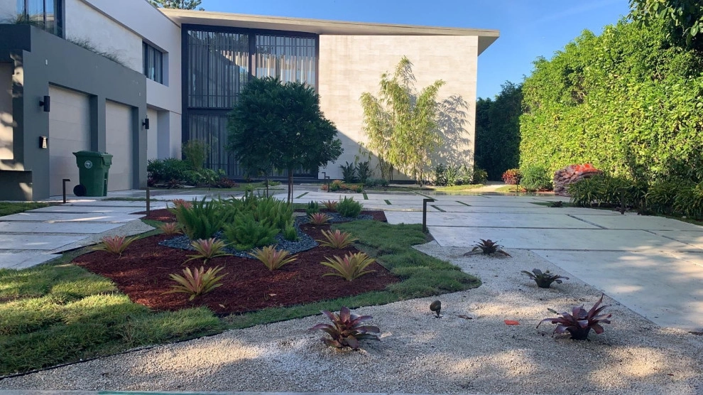BAYPOINT House - Frontyard by The Landscaping People, Inc. - Photo 11