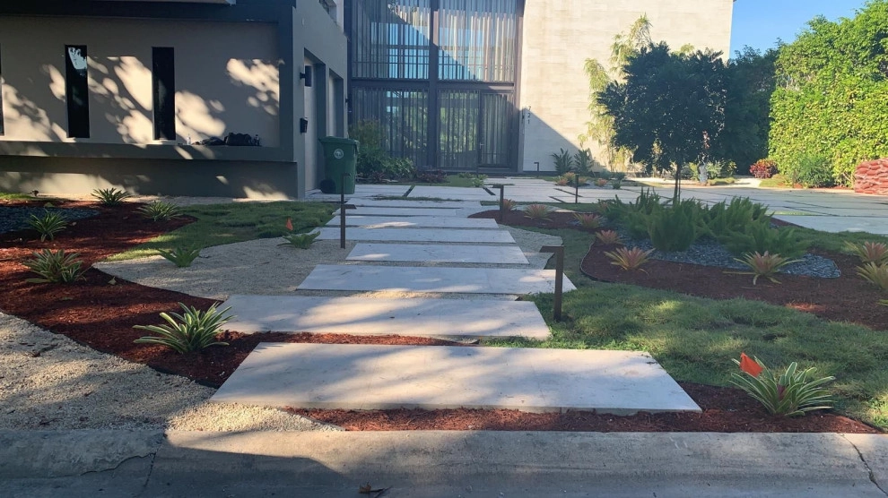 BAYPOINT House - Frontyard by The Landscaping People, Inc. - Photo 5