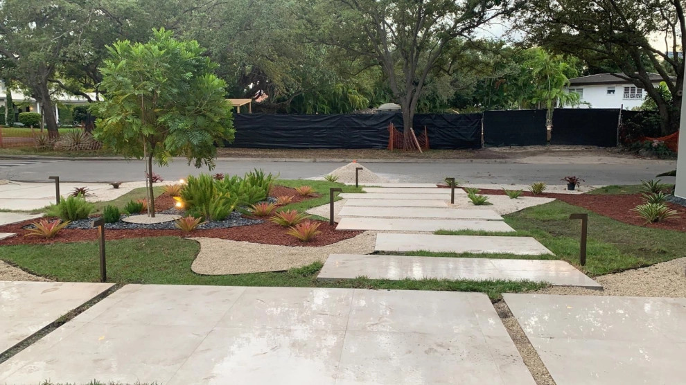 BAYPOINT House - Frontyard by The Landscaping People, Inc. - Photo 7