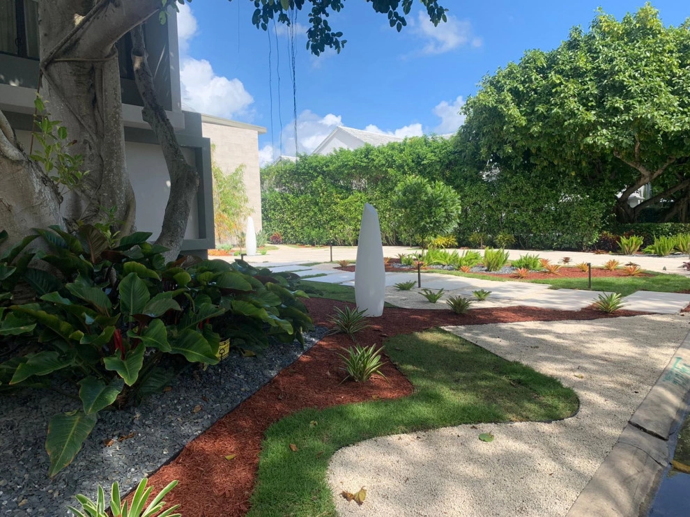 BAYPOINT House - Frontyard by The Landscaping People, Inc. - Photo 6