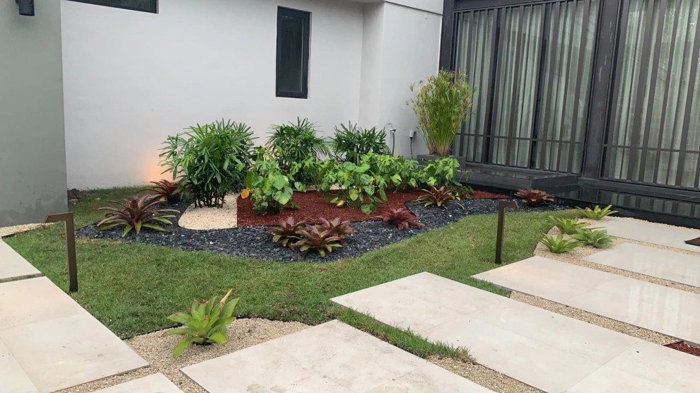 BAYPOINT House - Frontyard by The Landscaping People, Inc. - Photo 13