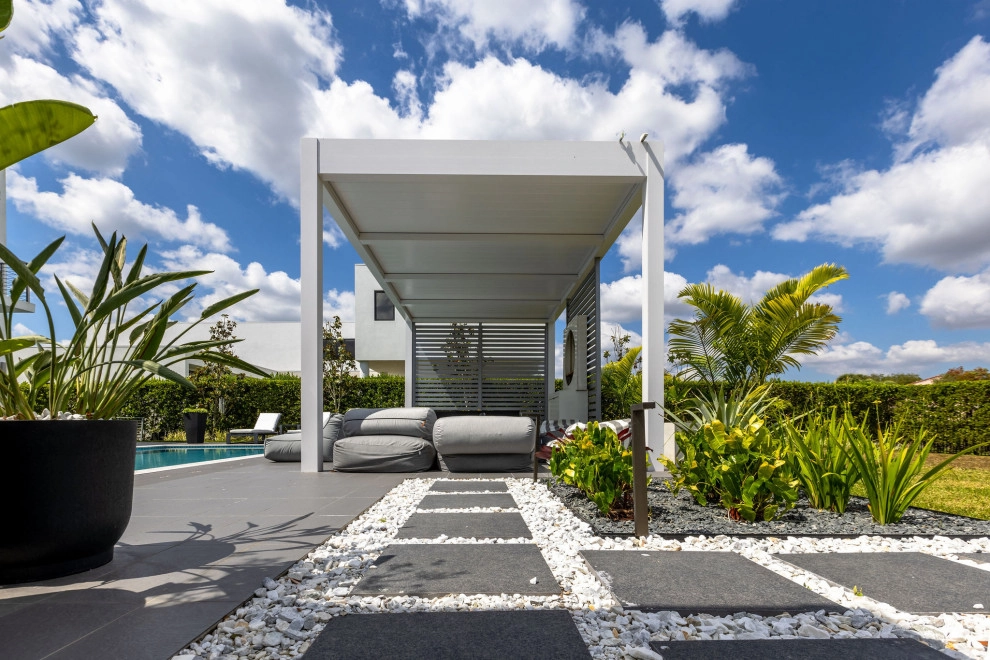 BOTANIKO RESIDENCE by The Landscaping People, Inc. - Photo 8