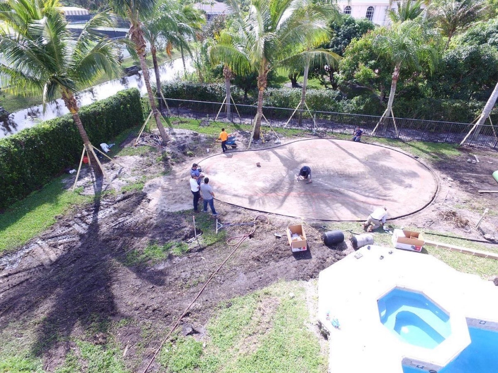 PRIVATE PUTTING GREEN + LANDSCAPE DESIGN by The Landscaping People, Inc. - Photo 7