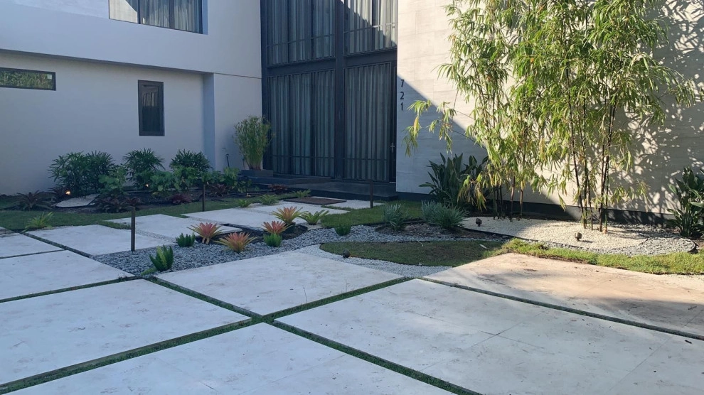 BAYPOINT House - Frontyard by The Landscaping People, Inc. - Photo 10