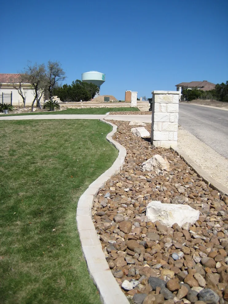 Gilmore - Limestone Edges for Front Yard by Marula Landscape & Design - Photo 3