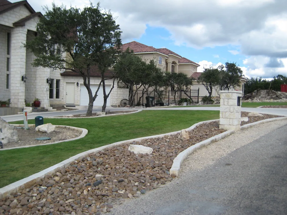 Gilmore - Limestone Edges for Front Yard by Marula Landscape & Design - Photo 4