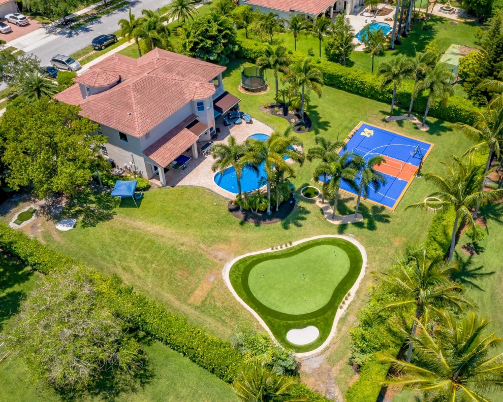 PRIVATE BACKYARD CELEBRITY GREENS PUTTING GREEN by The Landscaping People, Inc. - Photo 3