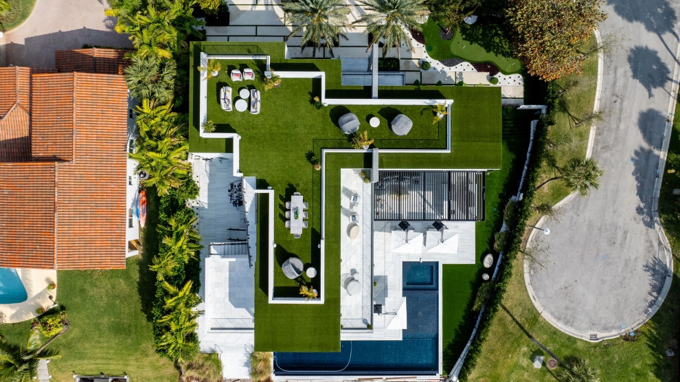 Miami Luxury outdoor Living by The Landscaping People, Inc. - Photo 9
