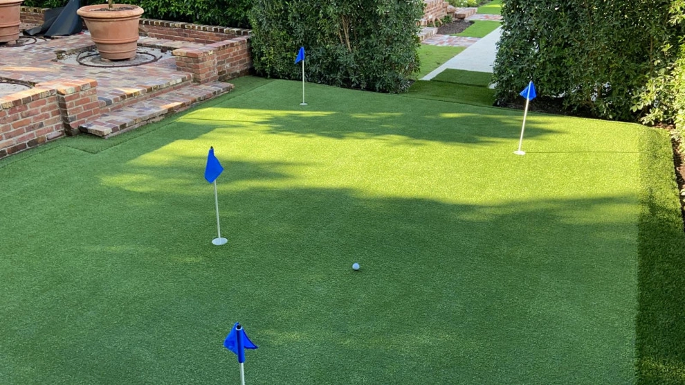 PUTTING GREEN WITH ARTIFICIAL TURF by The Landscaping People, Inc. - Photo 4