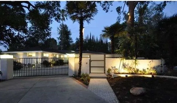 Encino Mid Century - Front and Rear Development by DiBara Masonry - Photo 4