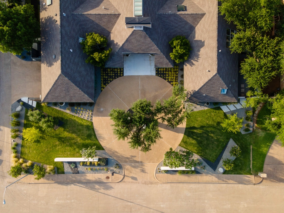 Swimming Pool Landscaping in Modern Preston Hollow by The Plant Concierge - Photo 10