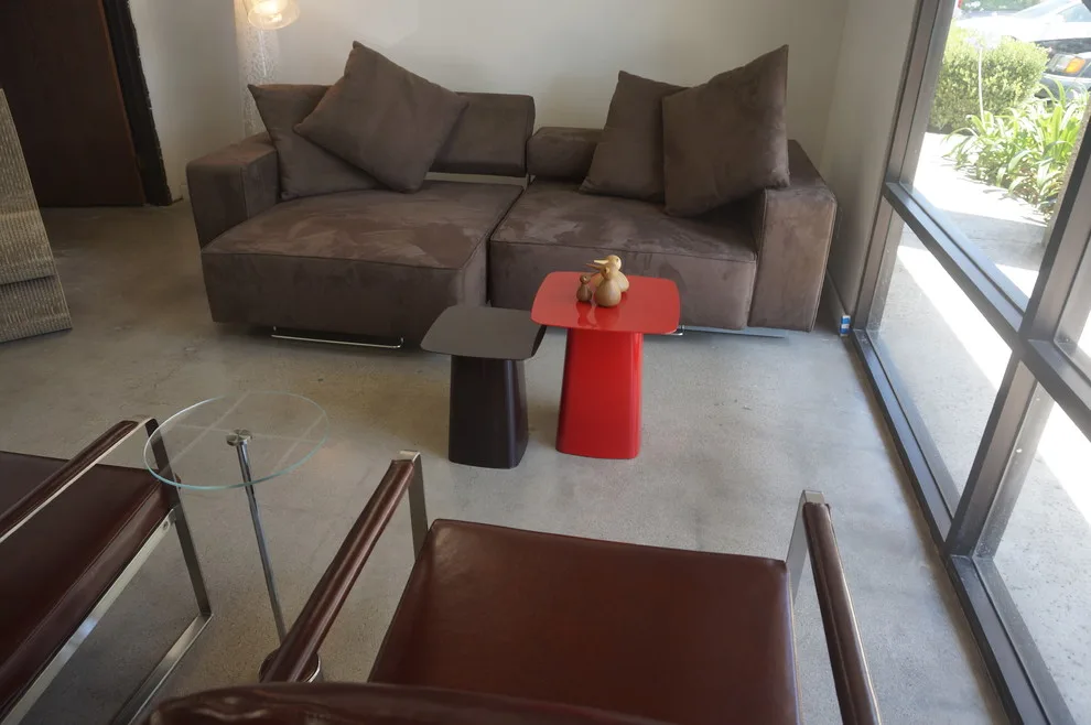 Refined Concrete Living Space by Modern Concrete Surfaces - Photo 2