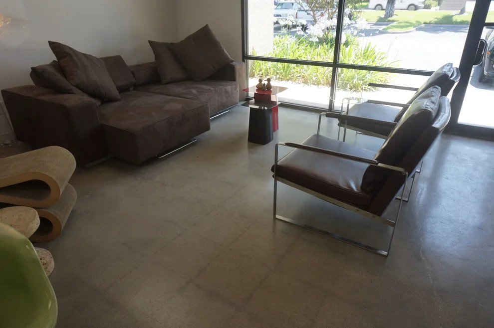 Refined Concrete Living Space by Modern Concrete Surfaces - Photo 3