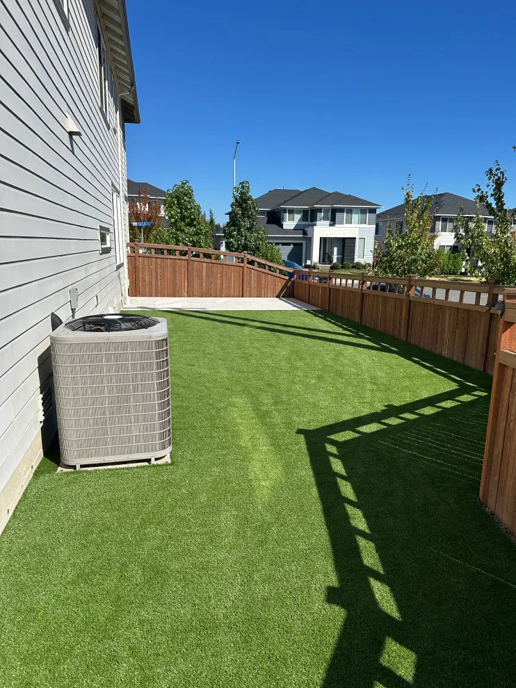 Ceramic tiles and synthetic grass by Xavier Pavers - Photo 4