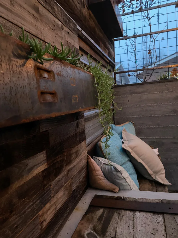 REPURPOSE WOOD, CONCRETE, AND STEEL by Slocrete - Photo 9