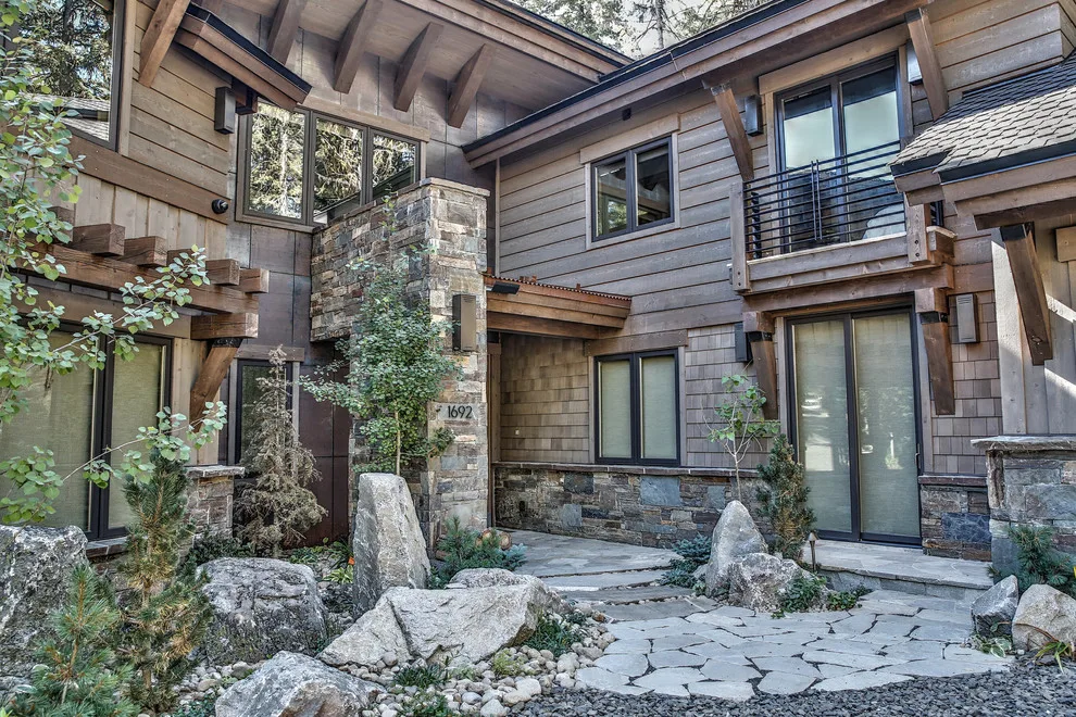 Payette Lake Contemporary Mountain Retreat by J Truex Architecture - Photo 2