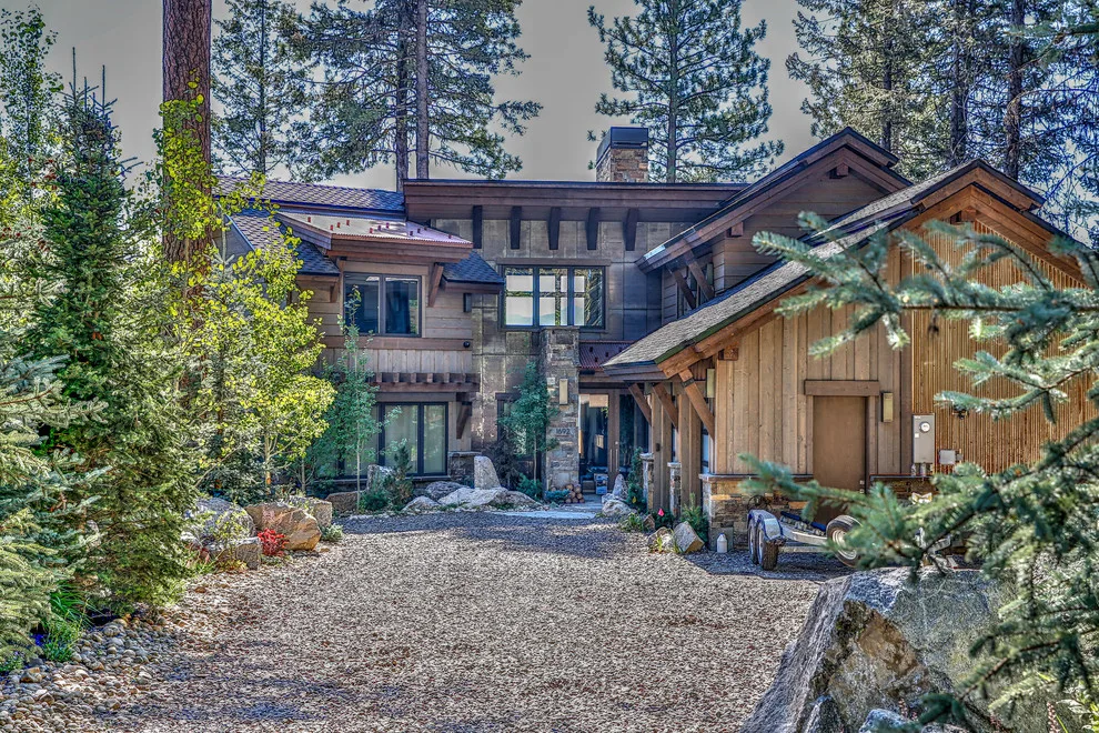 Payette Lake Contemporary Mountain Retreat by J Truex Architecture - Photo 8
