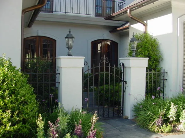 Enchanting Entrance Courtyard by Pollard Hodgson Architects - Photo 3